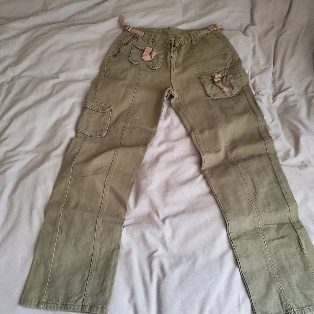 EUC army green cargo pants size s